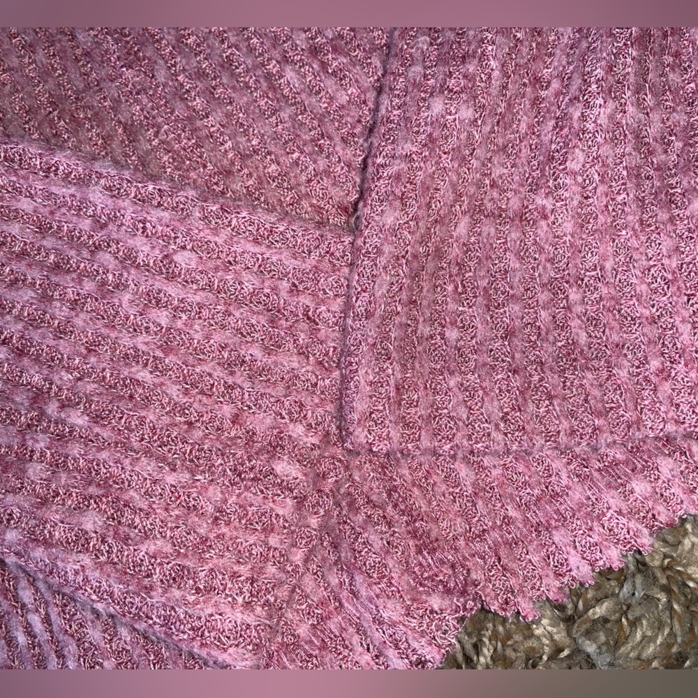 Urban outfitters out from under sweater - Picture 4 of 6